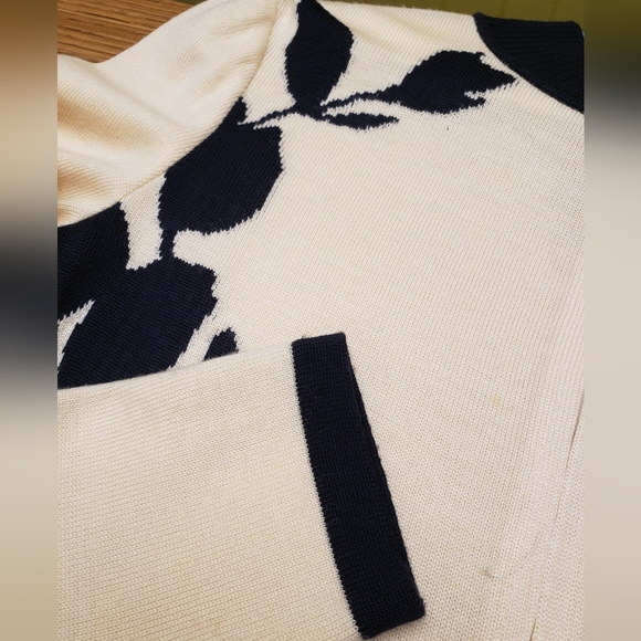St. John Knit sweater. Cream with VERY dark navy blue details. Small & petite. - Picture 7 of 7